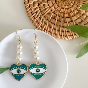 Eye Pearl Earrings